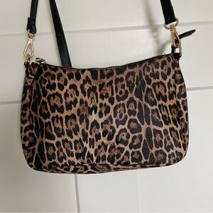 Nine West Leopard print bag w/adj. strap - 1 zipper pocket & card slots Like New